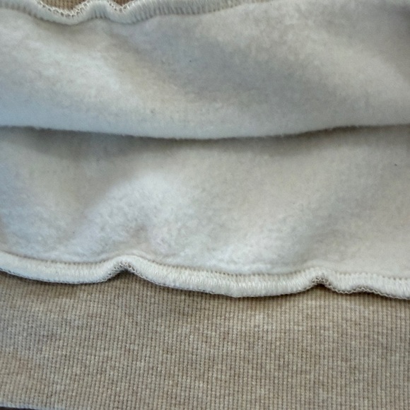 UGG Classic Crewneck Sweatshirt Women’s Small Tan Oversized Fleece - Picture 8 of 9